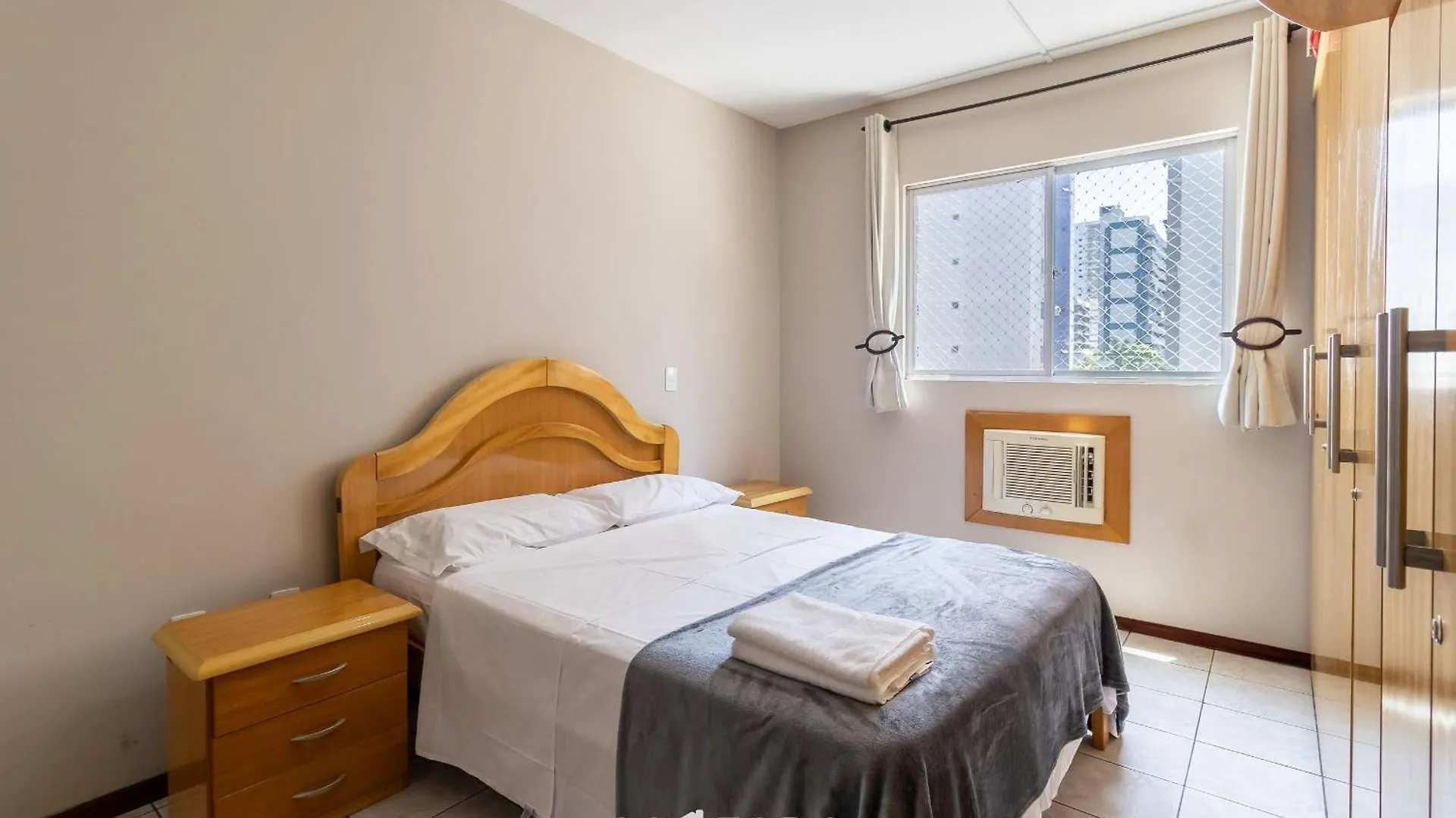 Balneário Camboriú Apto 2 Qts 350M Da Praia No Centro Bc Btr0302